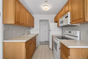 175 Maple Ave, Westbury, NY 11590 - Photo 15