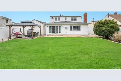 104 Saddle Lane, Levittown, NY 11756 - Photo 23