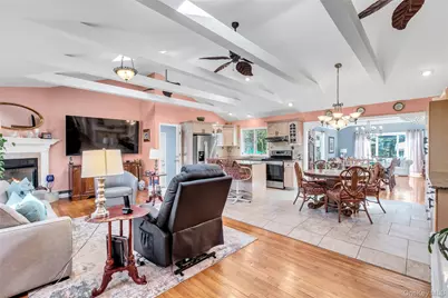 183 Division Avenue, Blue Point, NY 11715 - Photo 5