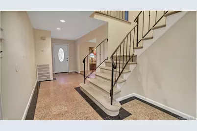 47 Carriage Road, Roslyn, NY 11576 - Photo 15