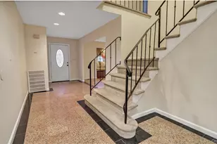 47 Carriage Rd, Roslyn, NY 11576 - Photo 15