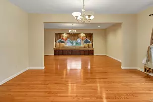47 Carriage Rd, Roslyn, NY 11576 - Photo 13