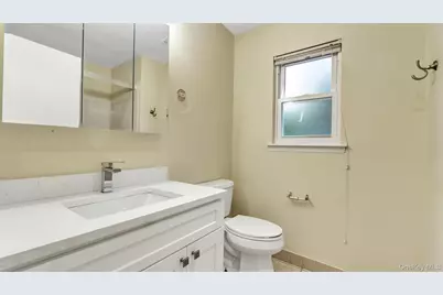 47 Carriage Road, Roslyn, NY 11576 - Photo 21