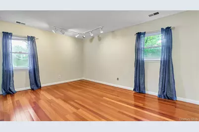 47 Carriage Road, Roslyn, NY 11576 - Photo 23