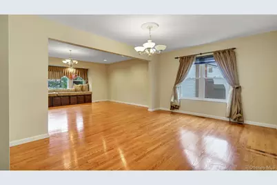 47 Carriage Road, Roslyn, NY 11576 - Photo 9