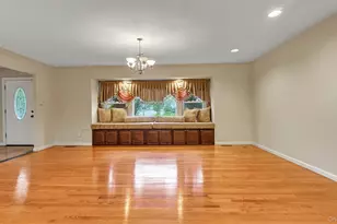 47 Carriage Rd, Roslyn, NY 11576 - Photo 7