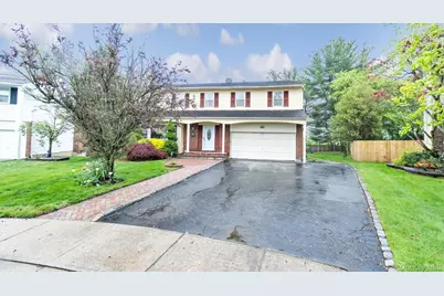 47 Carriage Road, Roslyn, NY 11576 - Photo 3