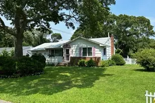 29 Maryland Blvd, Hampton Bays, NY 11946 - Photo 15
