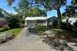 29 Maryland Blvd, Hampton Bays, NY 11946 - Photo 15