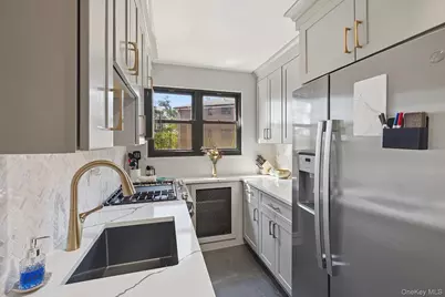 154 Martling Avenue #D2 Bldg 2, Tarrytown, NY 10591 - Photo 3