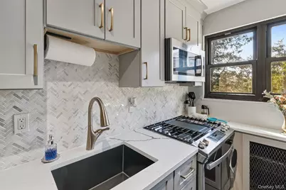 154 Martling Avenue #D2 Bldg 2, Tarrytown, NY 10591 - Photo 5