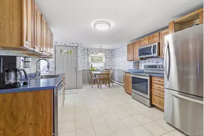 44 Meyer Lane, Medford, NY 11763 - Photo 3