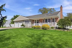 44 Steven Pl, Smithtown, NY 11787 - Photo 3