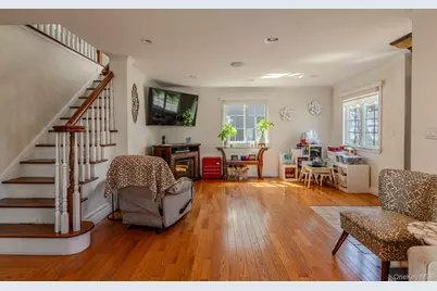 141 Collins Avenue, Williston Park, NY 11596 - Photo 3
