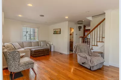141 Collins Avenue, Williston Park, NY 11596 - Photo 9
