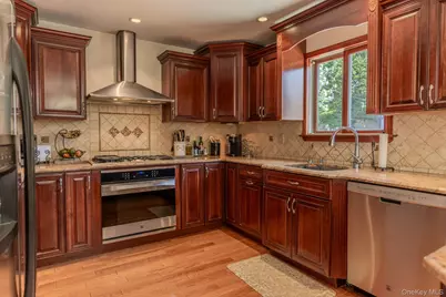 141 Collins Avenue, Williston Park, NY 11596 - Photo 7