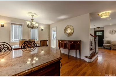 141 Collins Avenue, Williston Park, NY 11596 - Photo 5