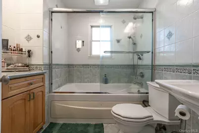 141 Collins Avenue, Williston Park, NY 11596 - Photo 19