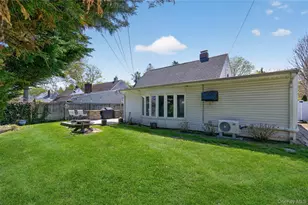 2101 Salisbury Park Dr, Westbury, NY 11590 - Photo 17