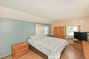 203 Saddle Ln, Levittown, NY 11756 - Photo 19