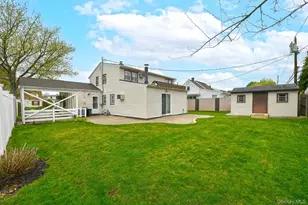203 Saddle Ln, Levittown, NY 11756 - Photo 29