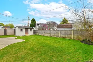 203 Saddle Ln, Levittown, NY 11756 - Photo 27