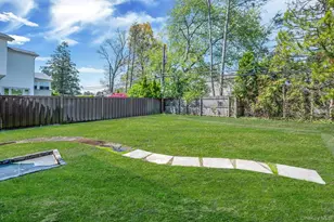 5 Warren Pl, Plainview, NY 11803 - Photo 37