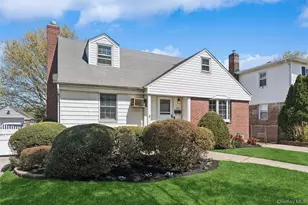 106 Aster Dr, New Hyde Park, NY 11040 - Photo 3