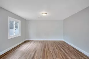 17 Blackpine Dr, Medford, NY 11763 - Photo 9
