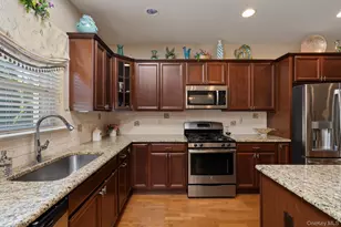 156 Stoneleigh Dr, Riverhead, NY 11901 - Photo 11