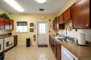 156 Stoneleigh Dr, Riverhead, NY 11901 - Photo 39