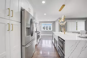 9 Sea Wall Ln, Bayville, NY 11709 - Photo 5
