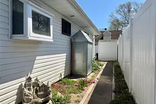 228 Patchogue Ave, Mastic, NY 11950 - Photo 11