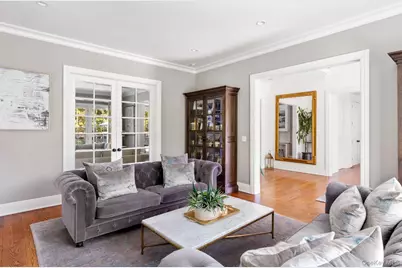 152 Plymouth Court, Manhasset, NY 11030 - Photo 11