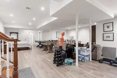 152 Plymouth Court, Manhasset, NY 11030 - Photo 25