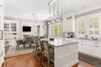 152 Plymouth Court, Manhasset, NY 11030 - Photo 5
