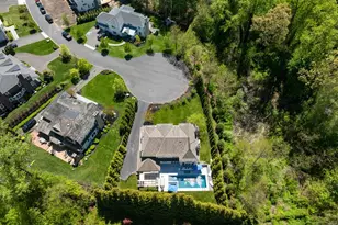 152 Plymouth Ct, Manhasset, NY 11030 - Photo 37
