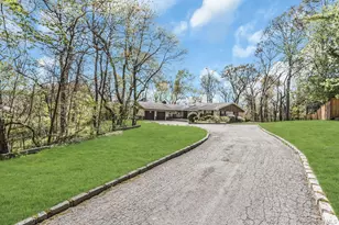 16 Buckingham Dr, Dix Hills, NY 11746 - Photo 3