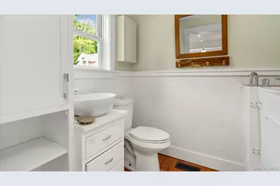 7 Halsey Avenue, East Quogue, NY 11942 - Photo 25
