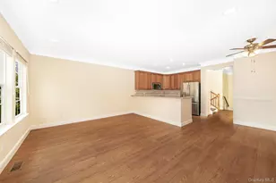 21 Virginia Pine Ln, Bay Shore, NY 11706 - Photo 9