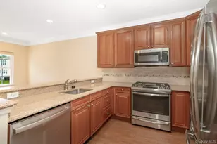 21 Virginia Pine Ln, Bay Shore, NY 11706 - Photo 5