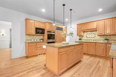 23 Round Hill Road, Scarsdale, NY 10583 - Photo 9