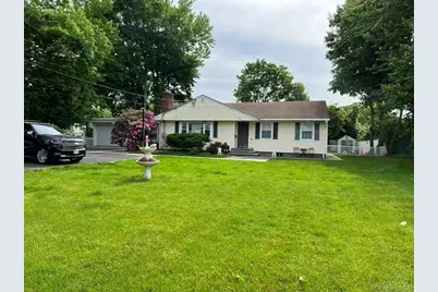 243 Jackson Ave, Syosset, NY 11791 - Photo 3