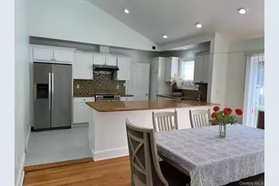 243 Jackson Ave, Syosset, NY 11791 - Photo 17