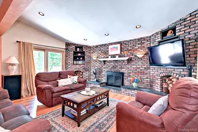 21 Aspen Street, Port Jefferson Station, NY 11776 - Photo 15