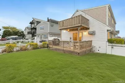 228 W Riviera Drive, Lindenhurst, NY 11757 - Photo 21