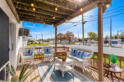 228 W Riviera Drive, Lindenhurst, NY 11757 - Photo 9