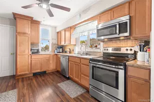 228 W Riviera Dr, Lindenhurst, NY 11757 - Photo 3