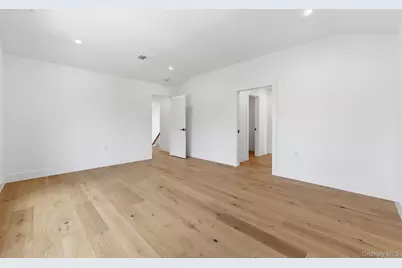 3690 Lufberry Avenue, Wantagh, NY 11793 - Photo 37
