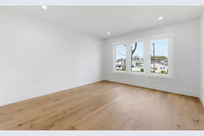 3690 Lufberry Avenue, Wantagh, NY 11793 - Photo 33
